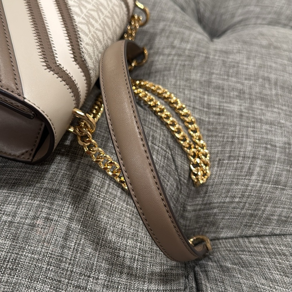 Michael Kors Bag Leather Jetset Signature Gold Chain with Chevron Design - Picture 16 of 17
